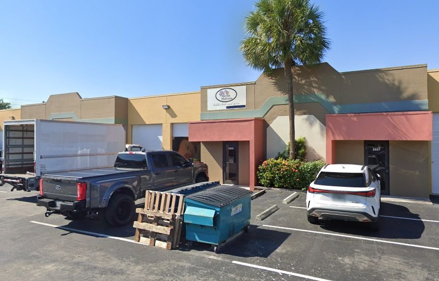 Maylin Mattress Factory Direct storefront in South Florida